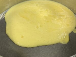 パイナップルの漉し方